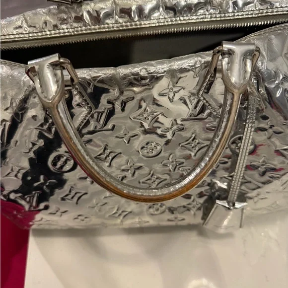 Authentic LOUIS VUITTON Monogram Miroir Speedy 30 Silver. - Picture 7 of 16